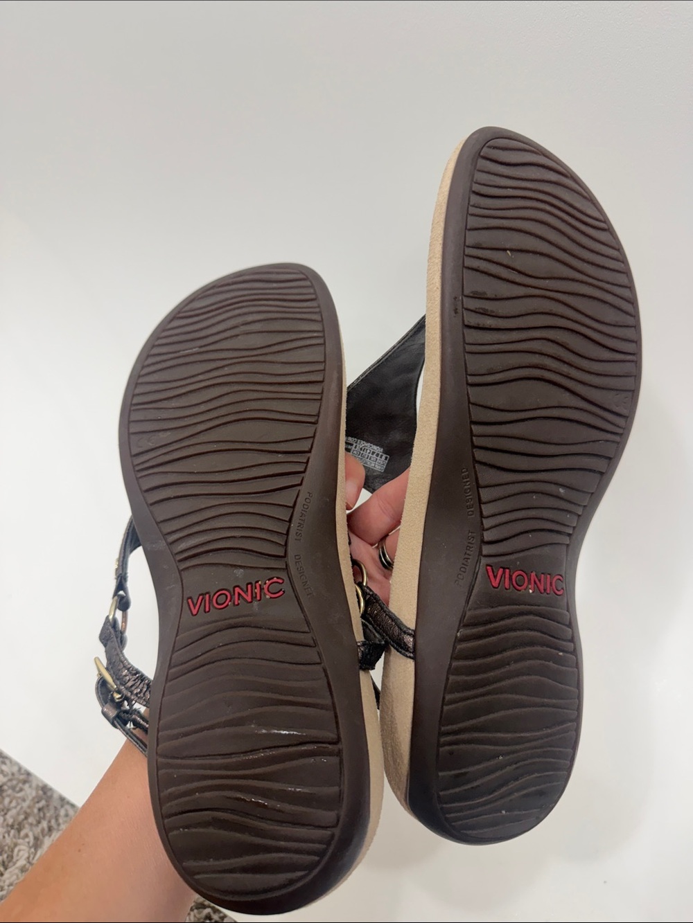 Vionic Kirra Metalic bronze leather thong sandals size 9 - Picture 5 of 10